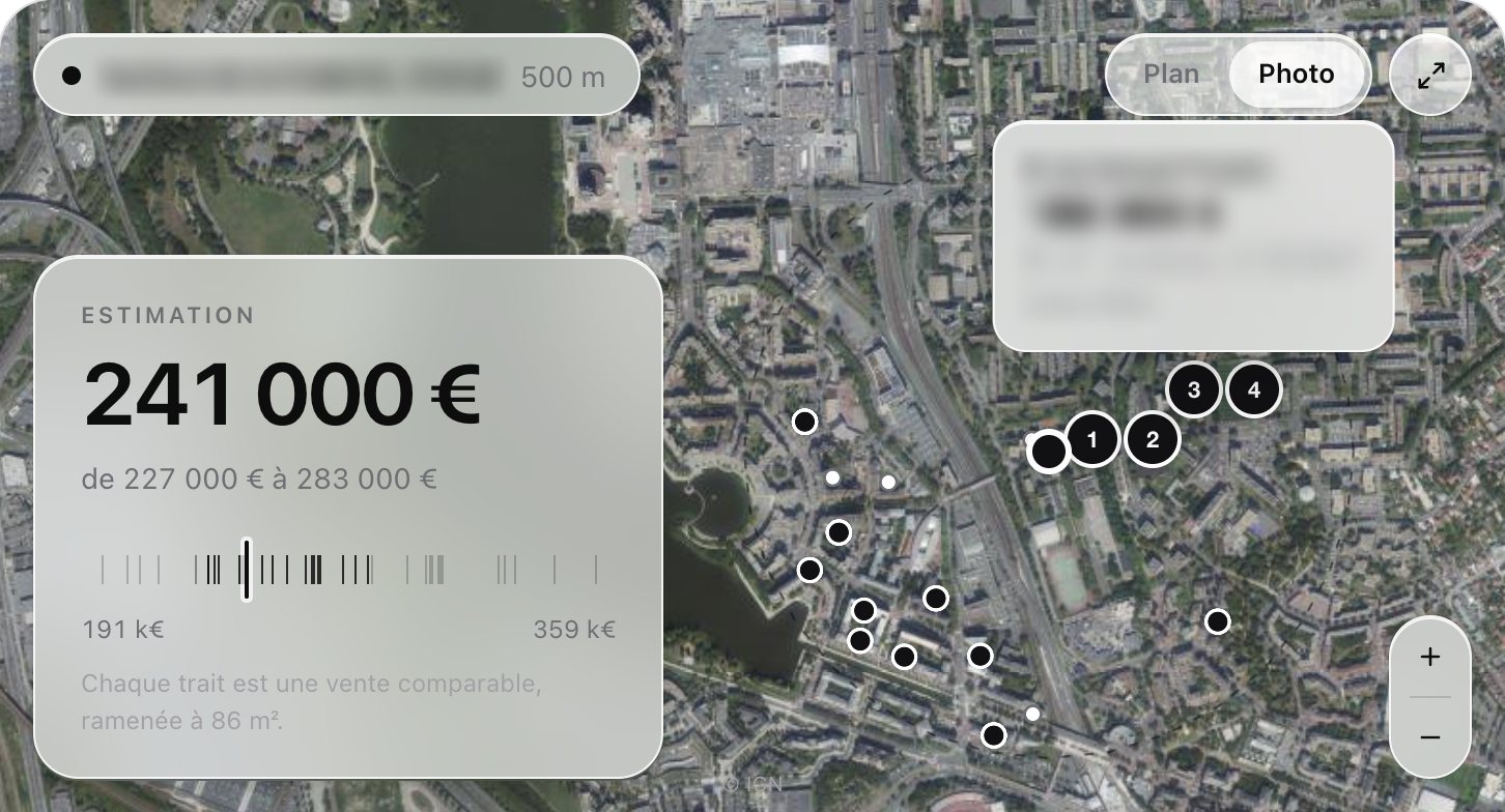 La carte de Prix Réel en mode photo aérienne&nbsp;: les points de vente sur la photo, les quatre ventes les plus comparables numérotées, et le panneau d’estimation en surimpression. Les adresses, prix et dates des ventes sont floutés.